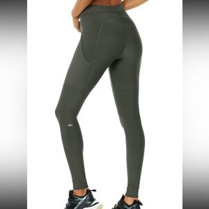 ALO Yoga High-Waist 4 Pocket Utility Legging dark cactus XS